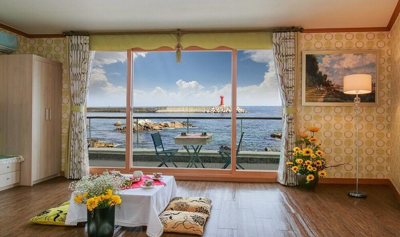 Sea Rainbow Pension