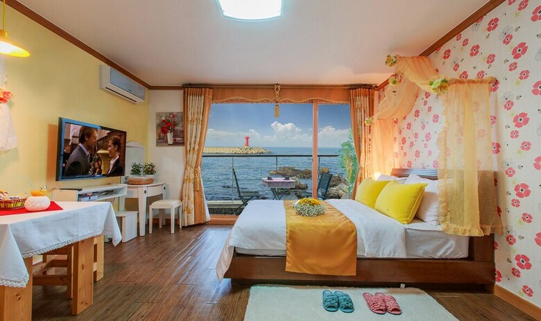 Sea Rainbow Pension