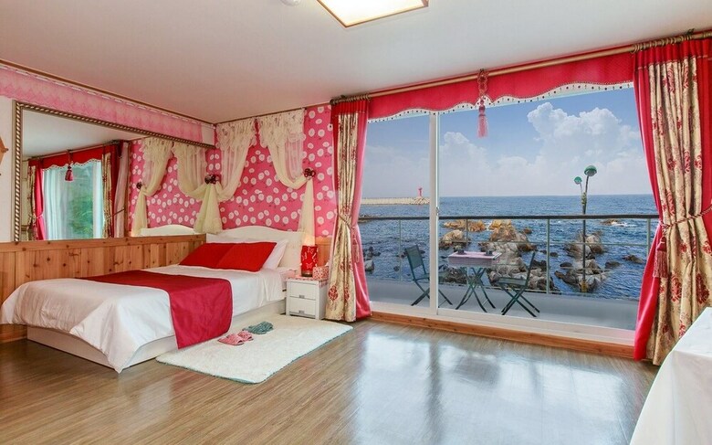 Sea Rainbow Pension