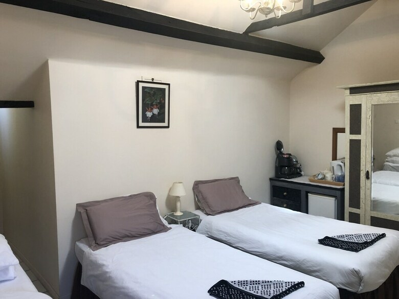 1 Bedroom Peaceful Lake Room With Lake Views