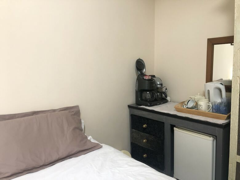 1 Bedroom Peaceful Lake Room With Lake Views