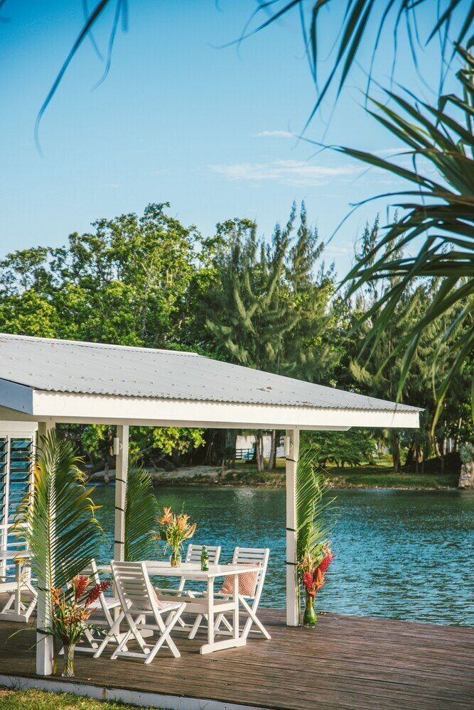 Hotel Tropicana Lagoon Apartments