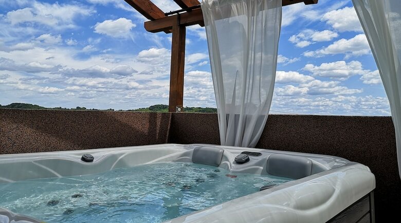 Viksa With Jacuzzi