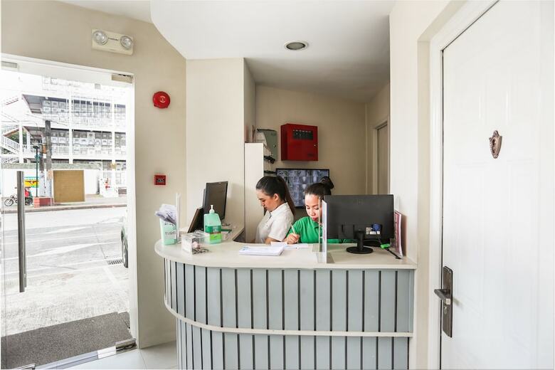 Hotel Oyo 393 Triangle Apartelle