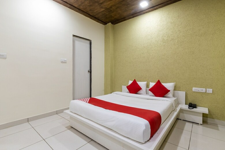 Hotel Oyo 27653 Savoy Suites