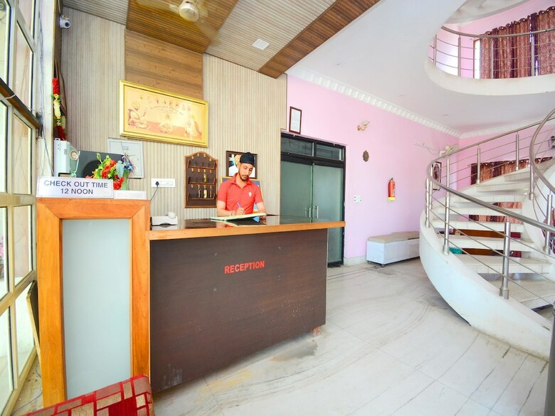Hotel Oyo 37902 Kaler Regency