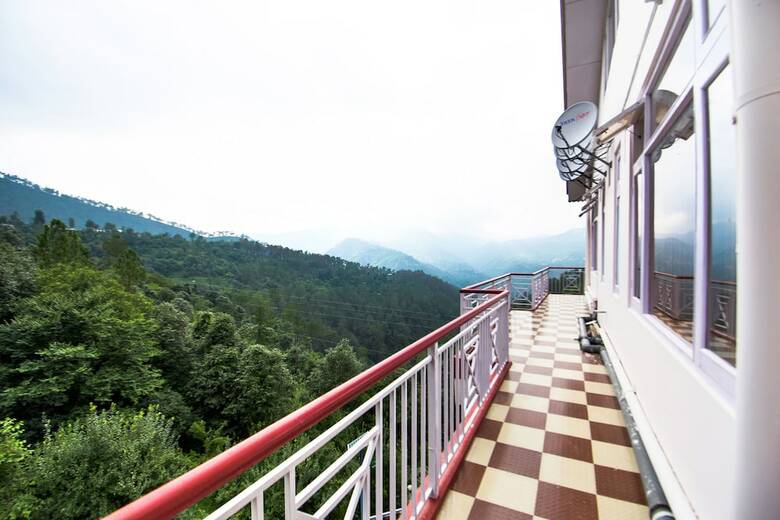 Hotel Oyo 47165 The Pine Stay