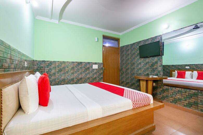 Oyo 44199 Hotel Crossroads