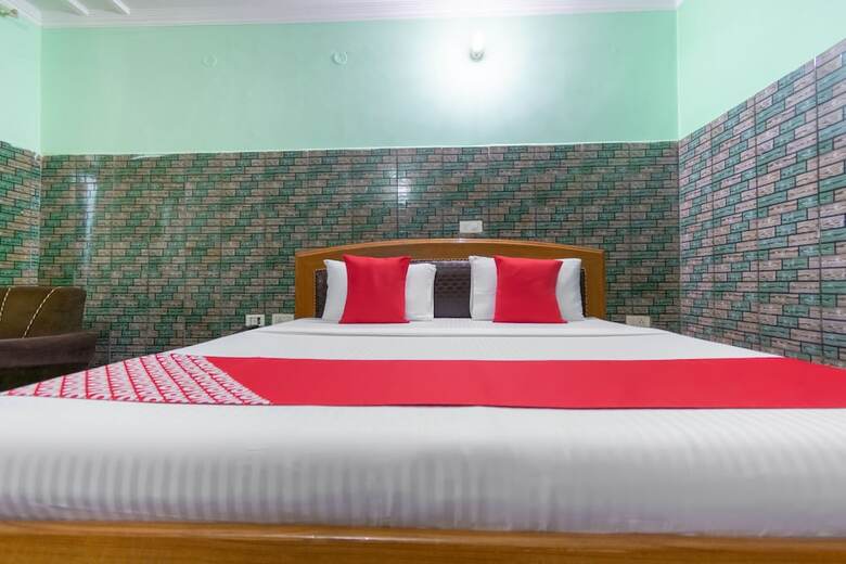 Oyo 44199 Hotel Crossroads