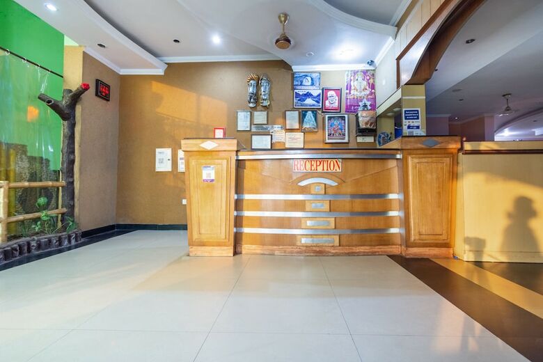 Oyo 44199 Hotel Crossroads