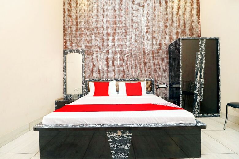 Oyo 43293 Hotel Pushp Vatika