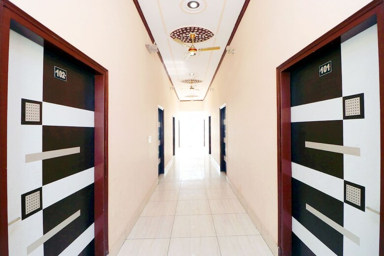 Oyo 43293 Hotel Pushp Vatika