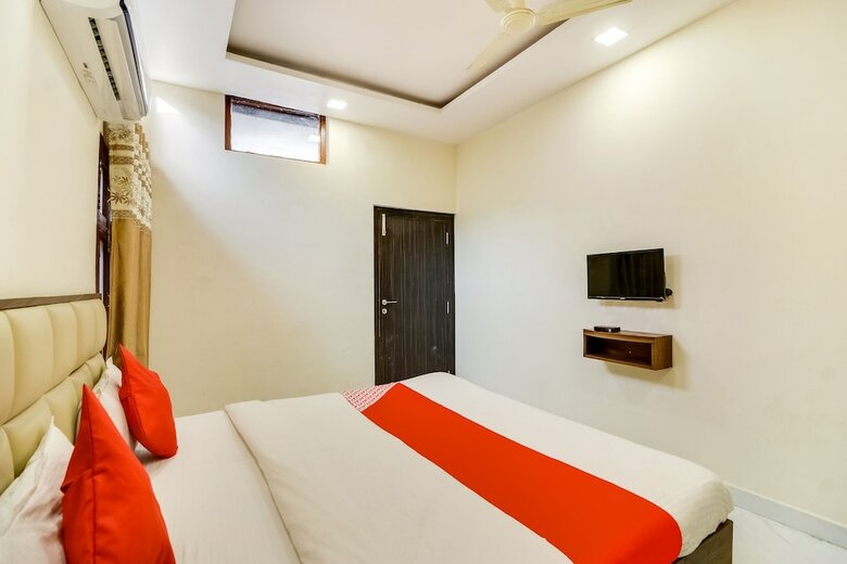 Oyo 28789 Hotel Adarsh