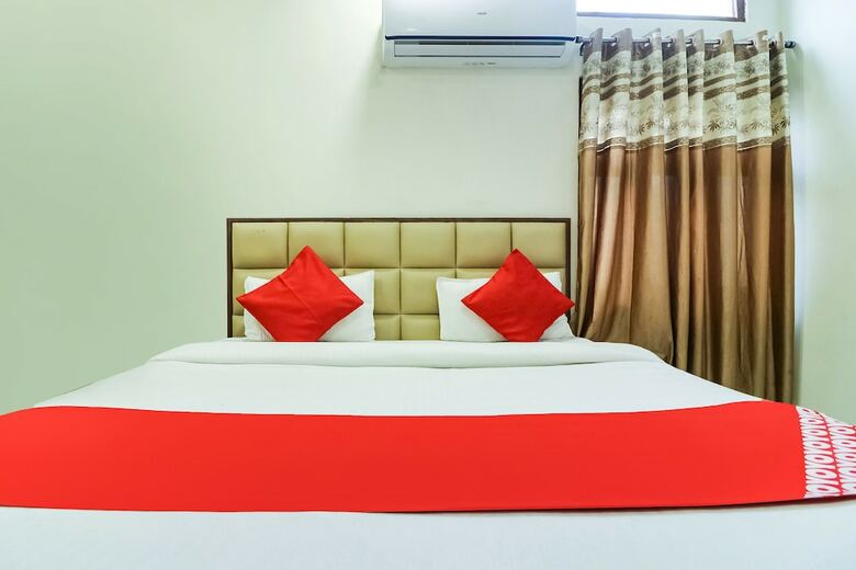 Oyo 28789 Hotel Adarsh