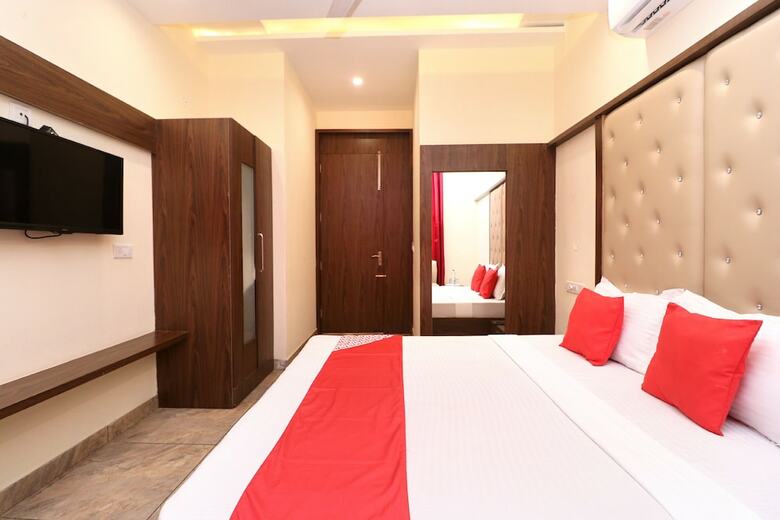 Oyo 38616 Hotel Jeevak