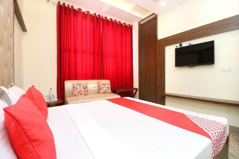Oyo 38616 Hotel Jeevak