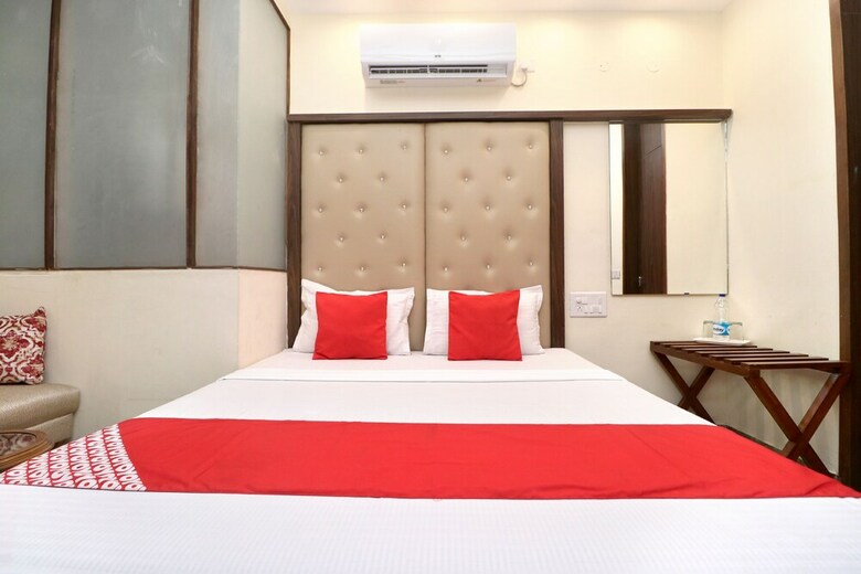 Oyo 38616 Hotel Jeevak