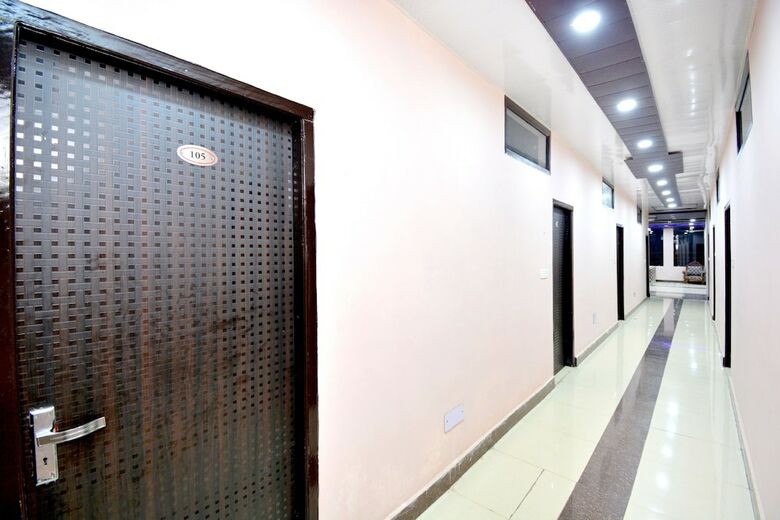Oyo 42945 Surya Hotel