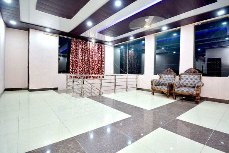 Oyo 42945 Surya Hotel