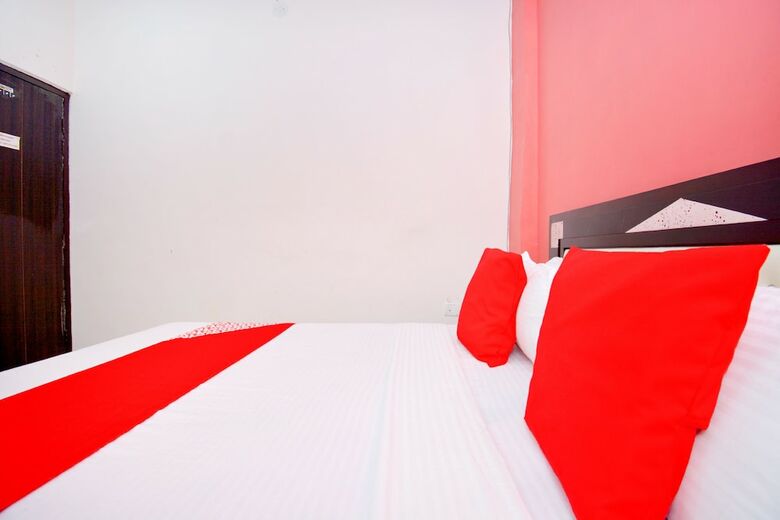 Oyo 42945 Surya Hotel