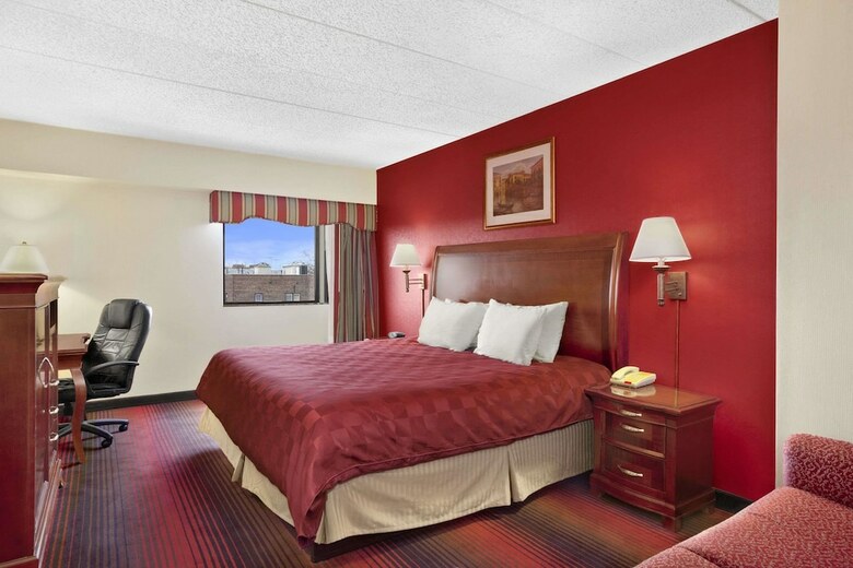 Hotel Ramada By Wyndham East Orange
