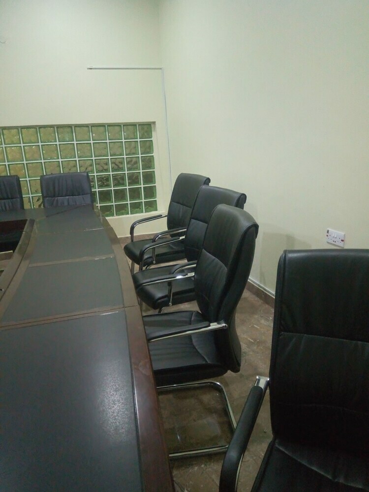 Wintess Garden Hotel And Suites