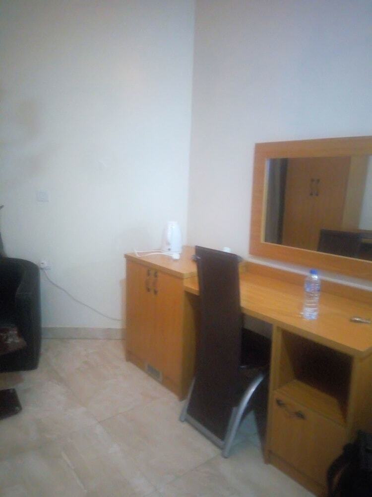 Wintess Garden Hotel And Suites