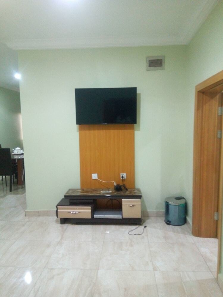 Wintess Garden Hotel And Suites