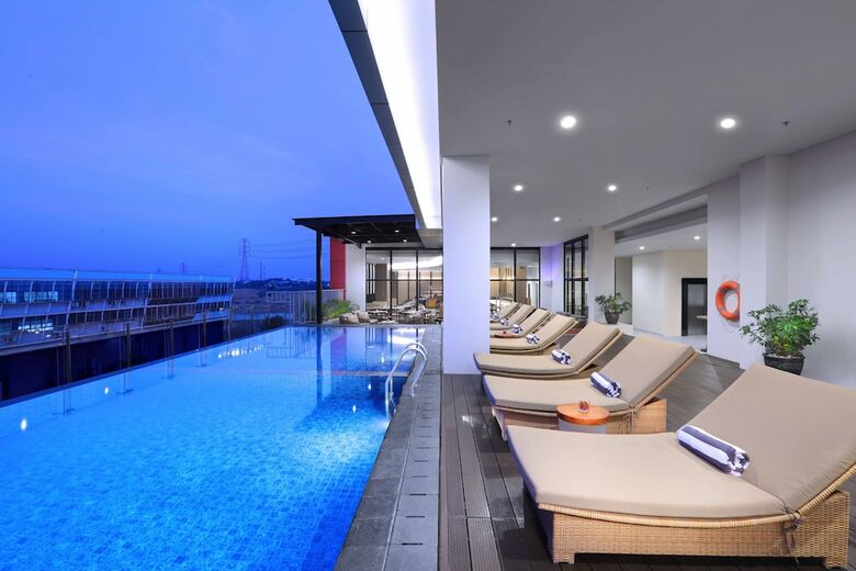 Quest Hotel Cikarang By Aston