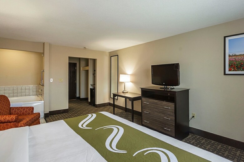 Hotel Quality Inn & Suites