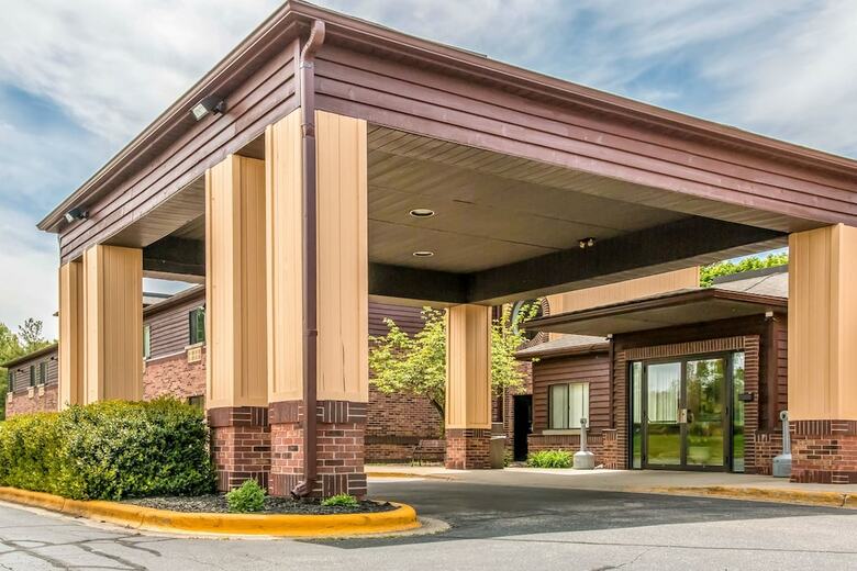 Hotel Quality Inn & Suites