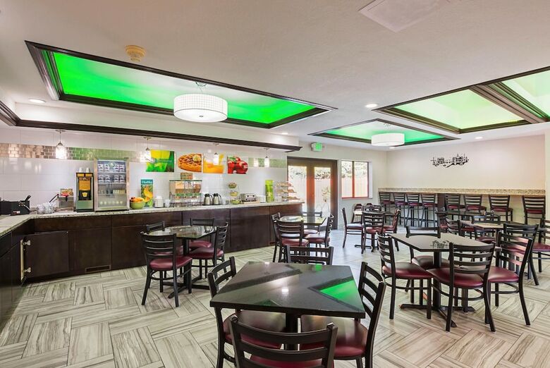 Hotel Quality Inn & Suites