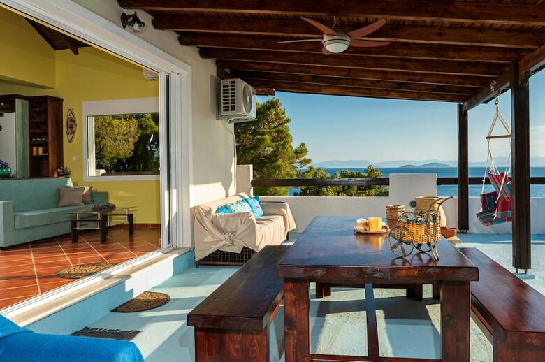 Residencia Saronic Seafront