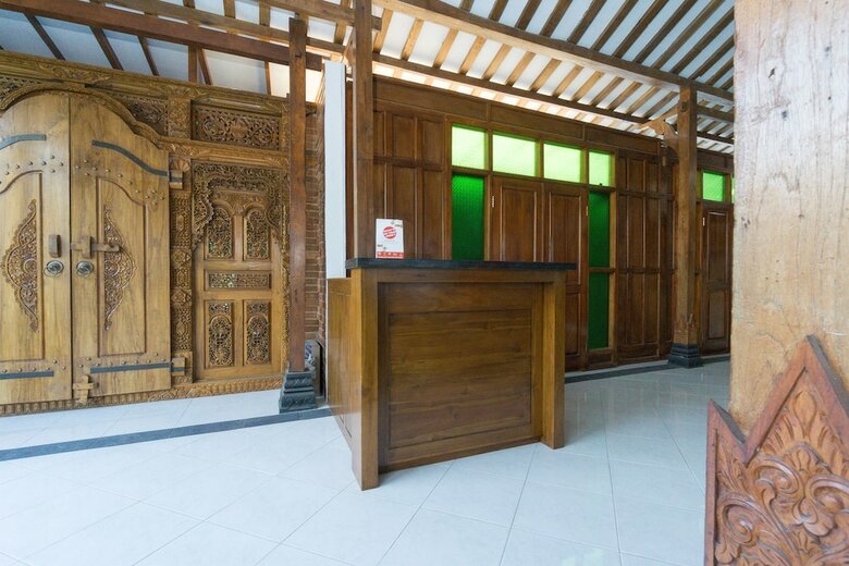 Hostal Oyo 1591 Ndalem Sidoarum Syariah