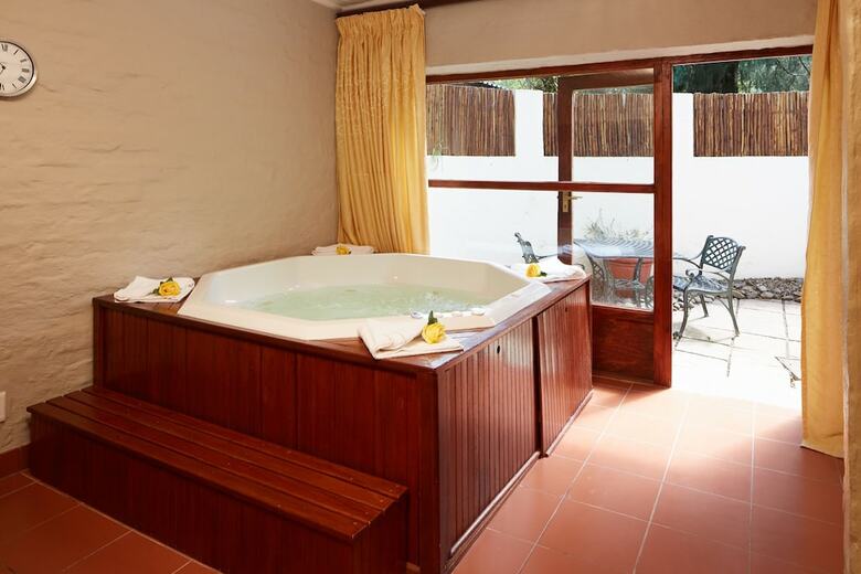Hotel First Group Bushman's Nek