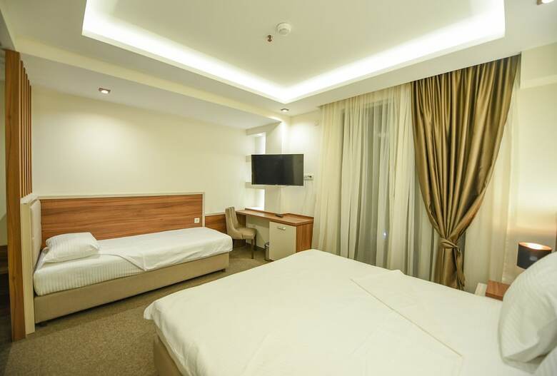 Hotel Lazaro