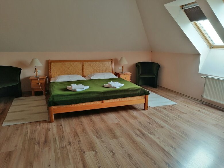 Hotel J�zsi B�csi Vend�gl?je �s Sz�llod�ja