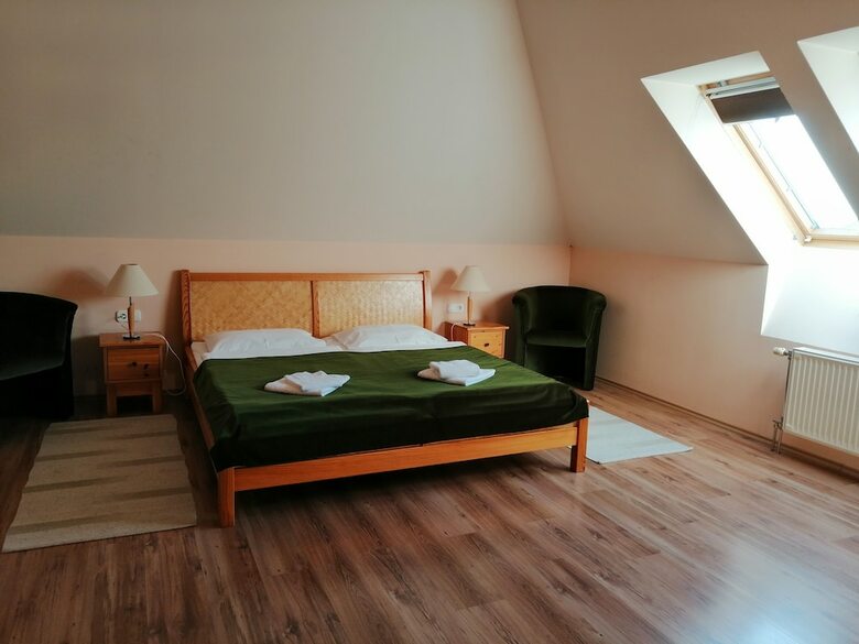 Hotel J�zsi B�csi Vend�gl?je �s Sz�llod�ja