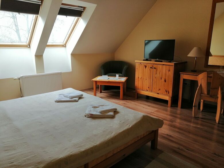 Hotel J�zsi B�csi Vend�gl?je �s Sz�llod�ja
