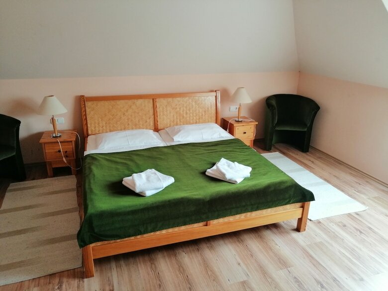 Hotel J�zsi B�csi Vend�gl?je �s Sz�llod�ja