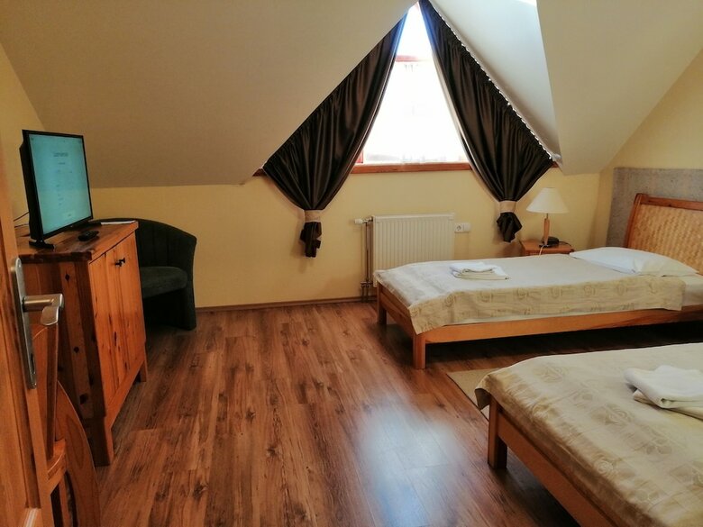 Hotel J�zsi B�csi Vend�gl?je �s Sz�llod�ja