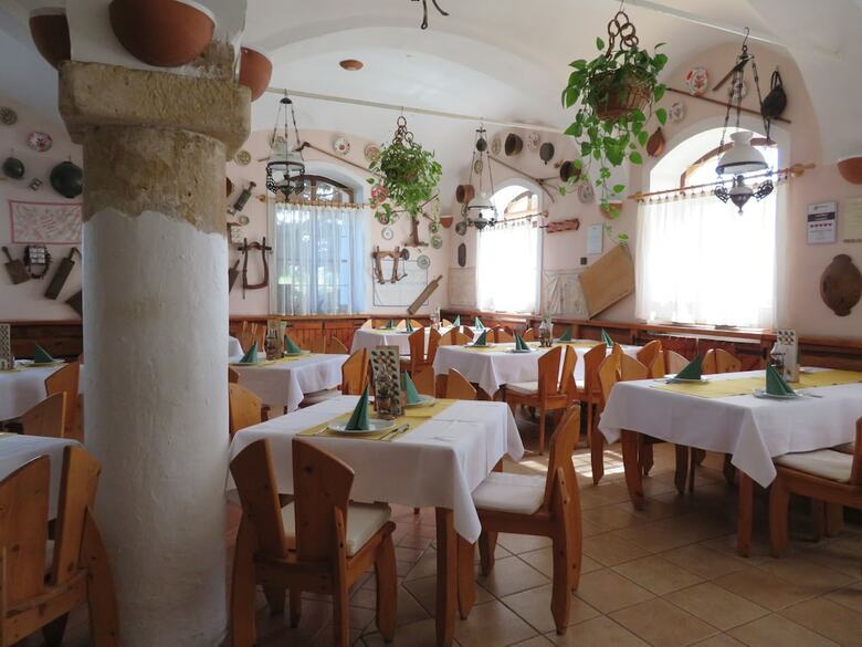 Hotel J�zsi B�csi Vend�gl?je �s Sz�llod�ja