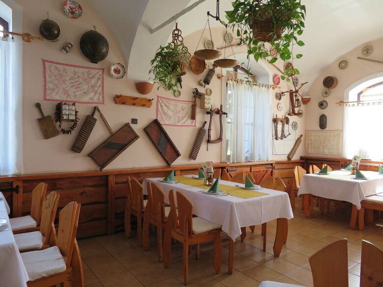 Hotel J�zsi B�csi Vend�gl?je �s Sz�llod�ja
