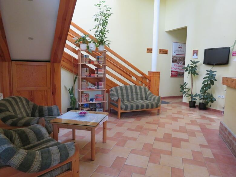 Hotel J�zsi B�csi Vend�gl?je �s Sz�llod�ja