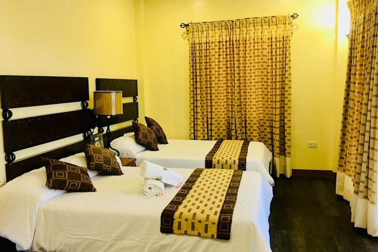 Kamayan Sa Palaisdaan Hotel And Resort