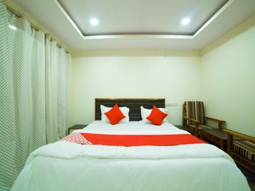 Oyo 12973 Hotel Crystal