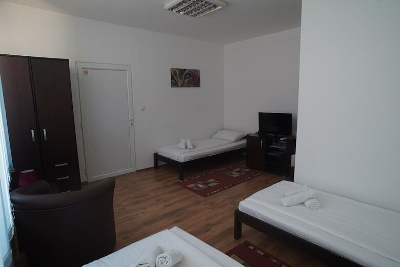 Hotel Guesthouse Royal II