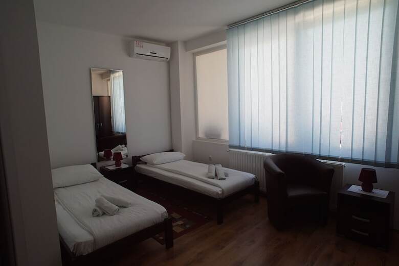 Hotel Guesthouse Royal II