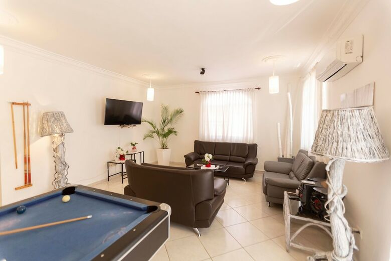 Private 6 Bedroom Villa Great For Parties