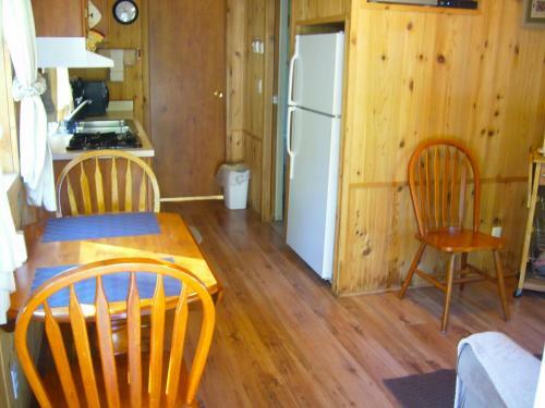 Pacific City Camping Resort Cabin 9